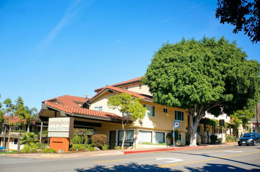 Lamplighter Inn & Suites