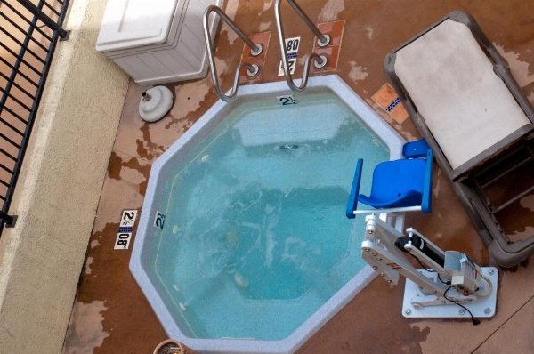 Lamplighter Inn & Suites image 11