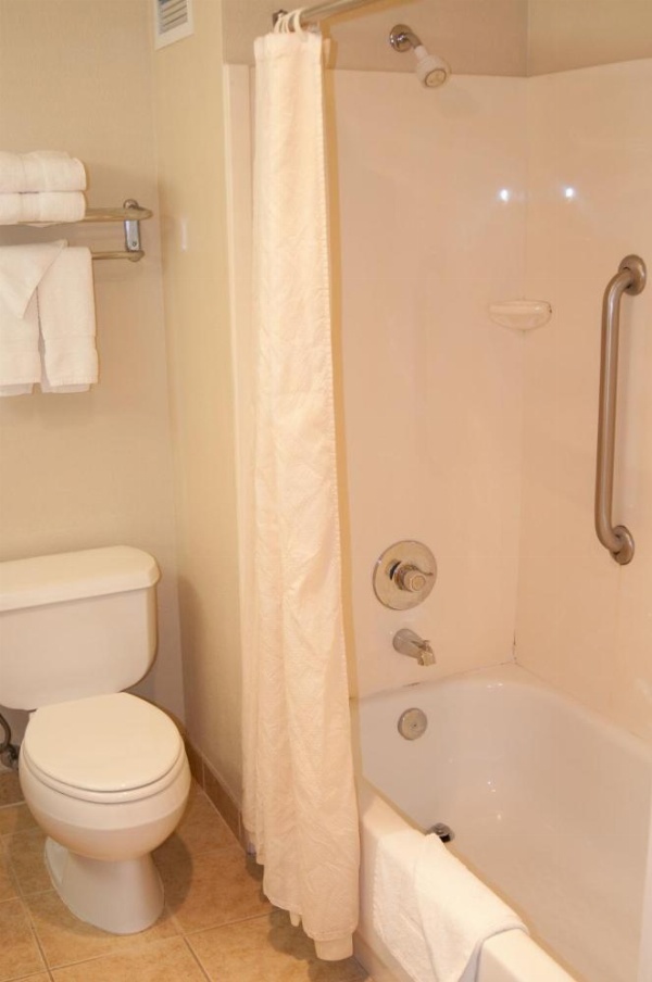 Lamplighter Inn & Suites image 15