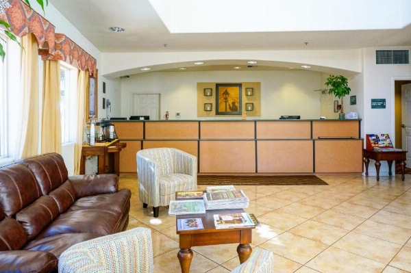 Lamplighter Inn & Suites image 17