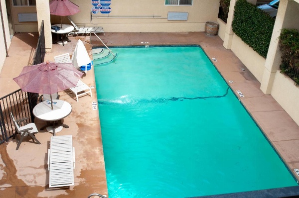 Lamplighter Inn & Suites Main image