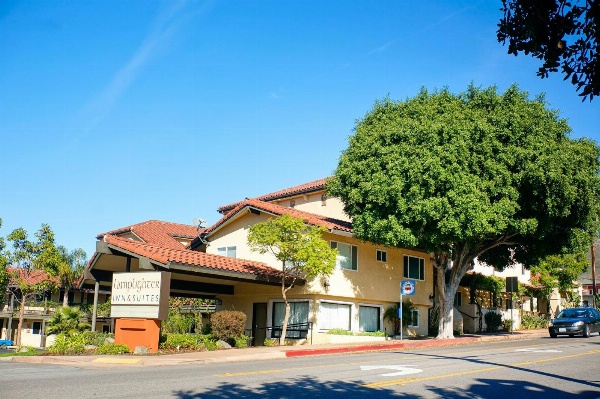 Lamplighter Inn & Suites image 5